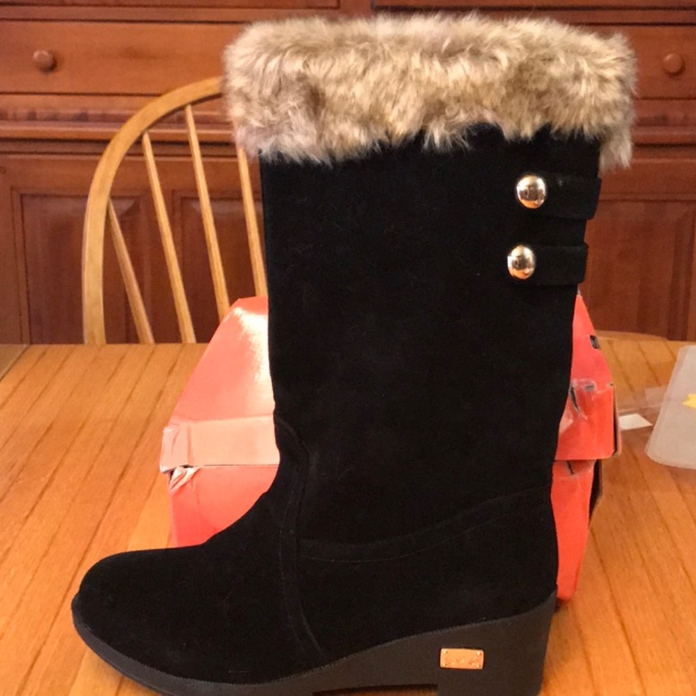 Black Snow Boot!